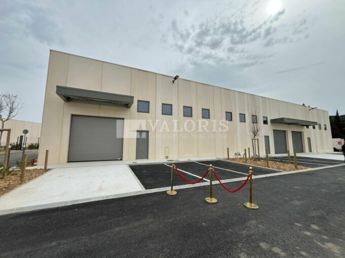 Local d'activit&eacute;s de 202m&sup2; à 812m&sup2; à la vente