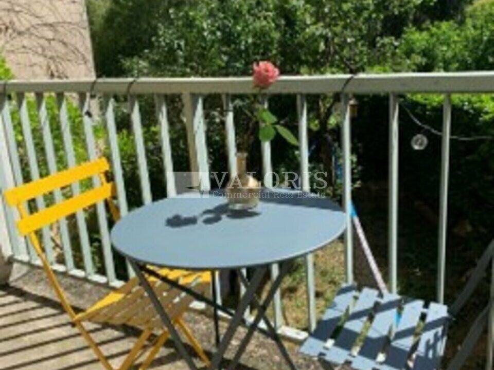 463236840_69_009858_5