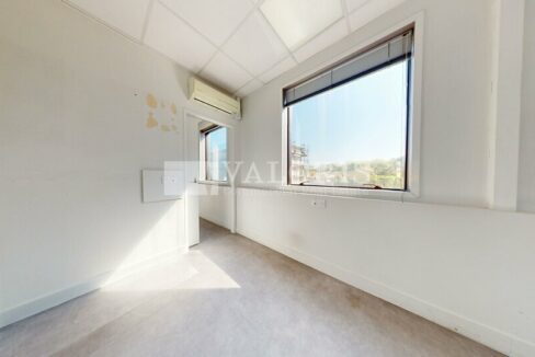 466076887_69_009821_3