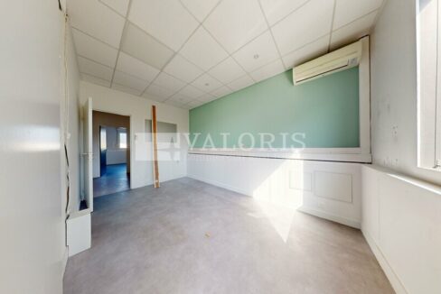 466100692_69_009821_4