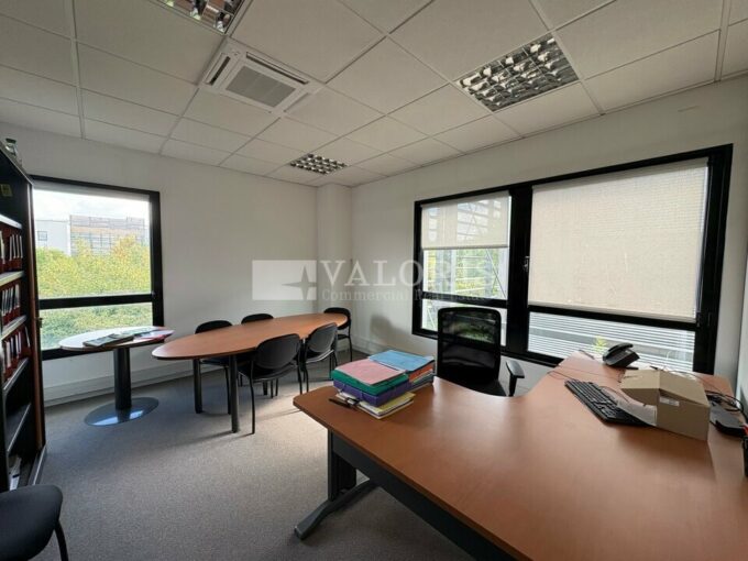 Bureau de 1 119m&sup2; à la location