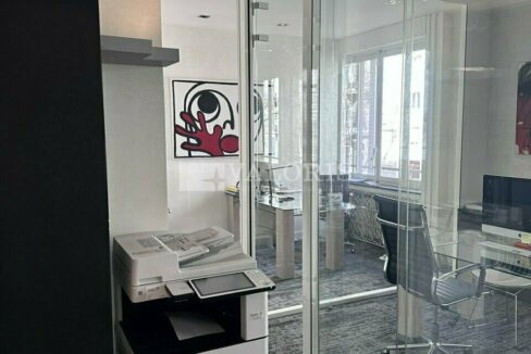 537966747_69_009781_1