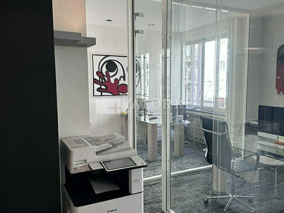 537966747_69_009781_1