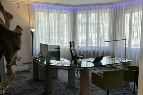 537969732_69_009781_4