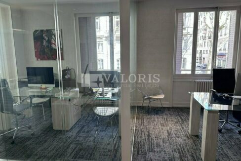 537971354_69_009781_6