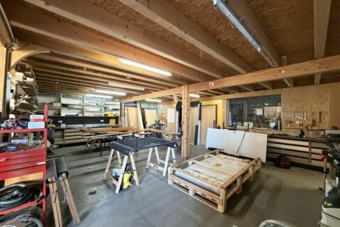 542041628_69_009773_6