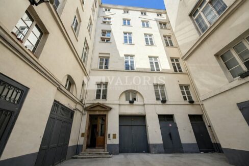 570455297_69_008319_4