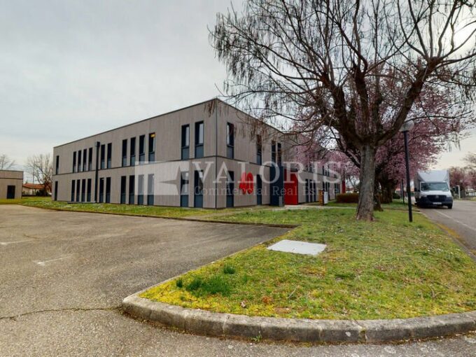 Bureau de 97m&sup2; à 6 373m&sup2; à la location