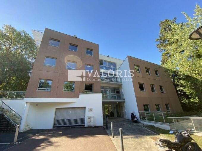 Bureau de 187m&sup2; à 901m&sup2; à la location