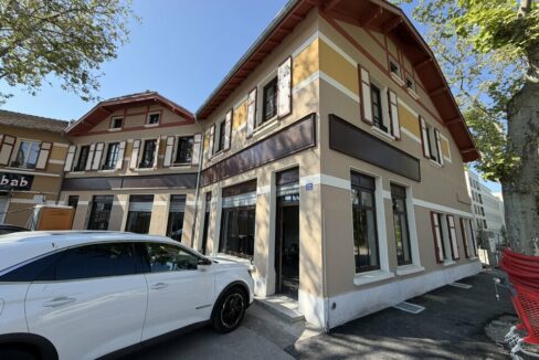 700819568_69_009855_3