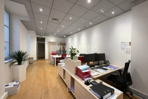 806875485_69_009738_6