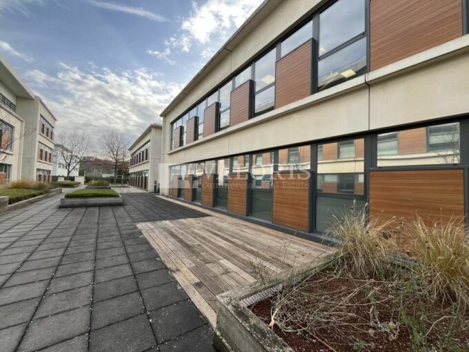Bureau de 320m&sup2; à 1 523m&sup2; à la location