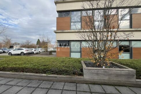 819880150_69_006695_4