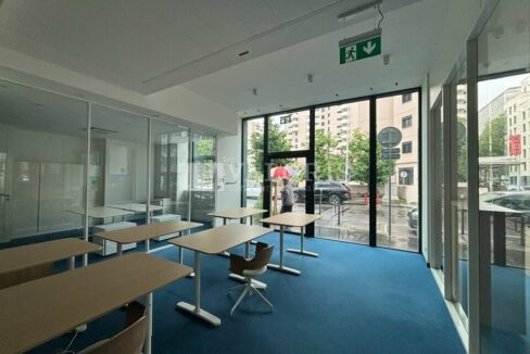 881380718_69_009363_4