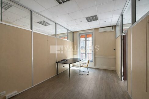 917274068_69_008922_3