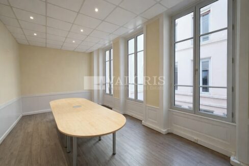 917275692_69_008922_4