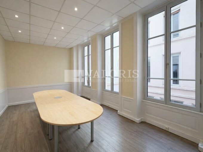 Bureau de 200m&sup2; à la location