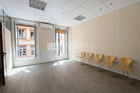 917277366_69_008922_5