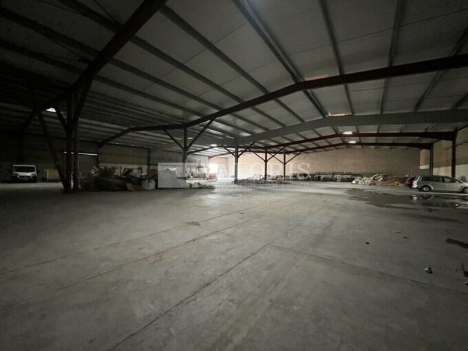 Local d'activit&eacute;s de 3 237m&sup2; à la location