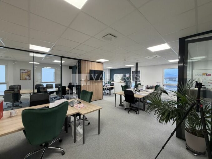 Bureau de 140m&sup2; à la vente