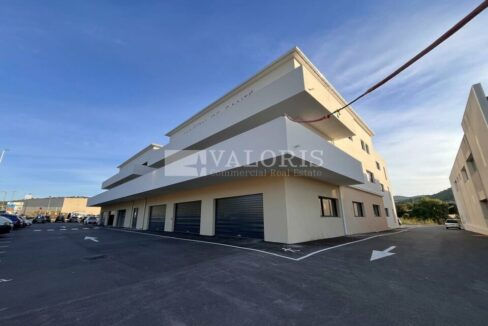 077190960_13_000202_2.jpg