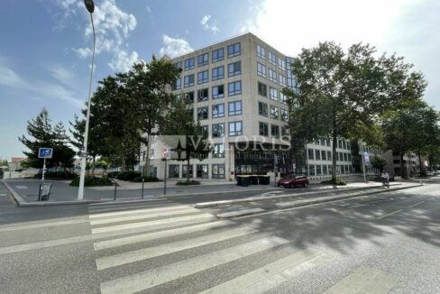 187464460_69_006836_1
