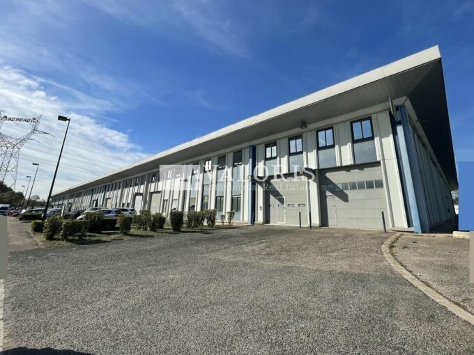 Bureau de 23m&sup2; à 1 621m&sup2; à la vente