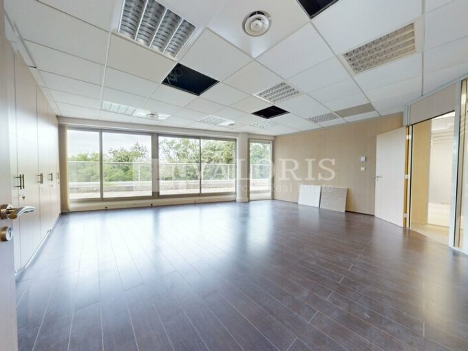 Bureau de 187m&sup2; à 875m&sup2; à la location