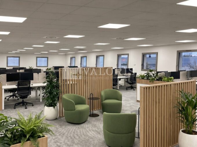 Bureau de 154m&sup2; à 326m&sup2; à la vente