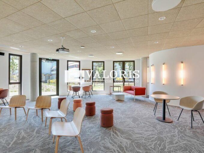 Bureau de 241m&sup2; à 9 156m&sup2; à la location
