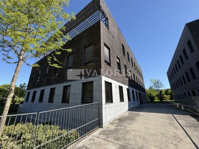 Bureau de 65m&sup2; à 243m&sup2; à la location