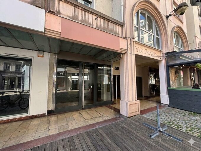 Commerce de 75m&sup2; à la location