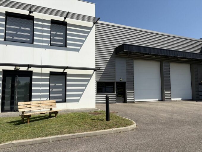 Local d'activit&eacute;s de 491m&sup2; à la location