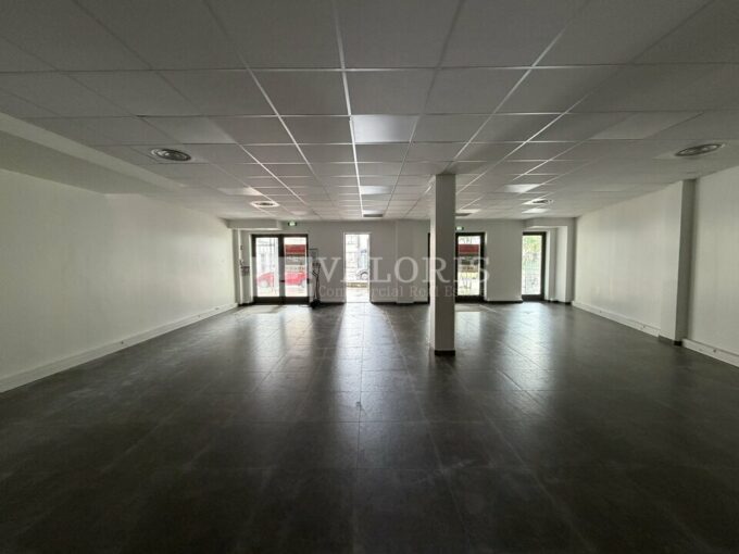 Commerce de 156m&sup2; à la location