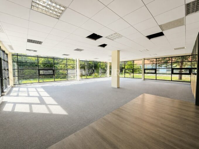 Bureau de 166m&sup2; à 3 288m&sup2; à la location