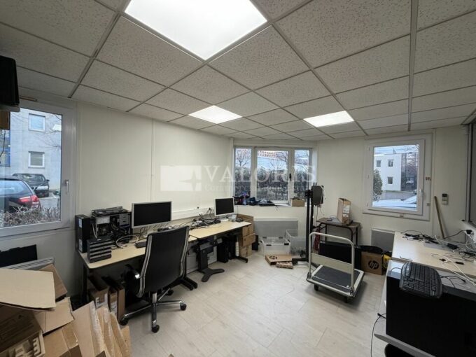 Bureau de 152m&sup2; à la location