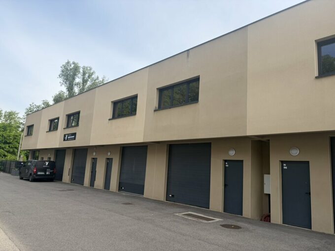 Local d'activit&eacute;s de 134m&sup2; à 1 640m&sup2; à la location