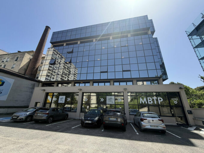 Bureau de 103m&sup2; à 326m&sup2; à la location