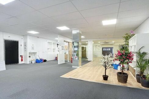 053596507_73_000017_2