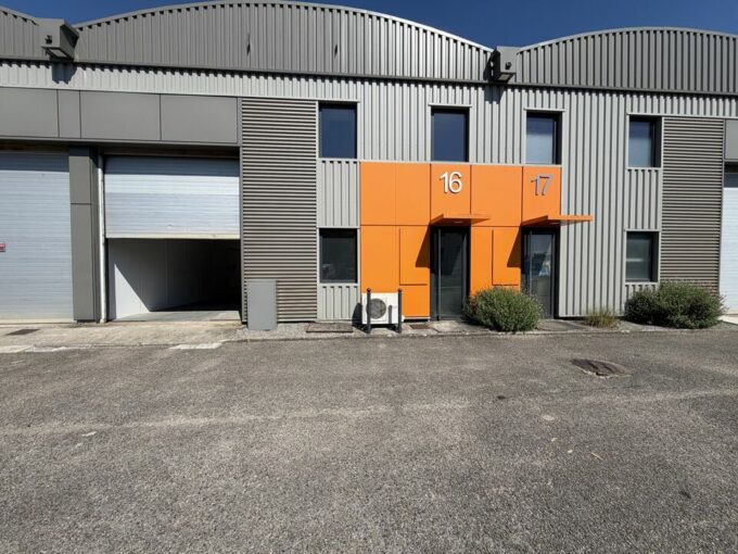 Local d'activit&eacute;s de 206m&sup2; à 412m&sup2; à la location