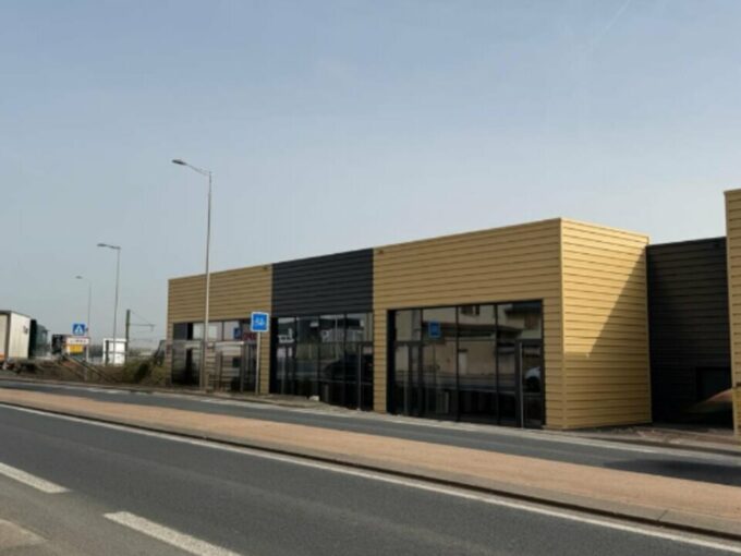Local d'activit&eacute;s de 167m&sup2; à 582m&sup2; à la location
