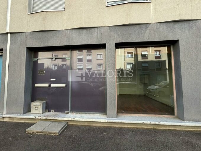 Commerce de 76m&sup2; à la location