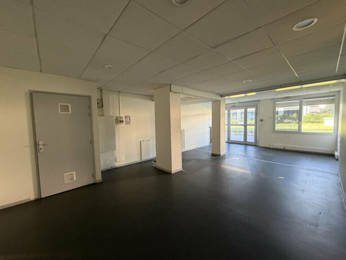 Bureau de 367m&sup2; à la location