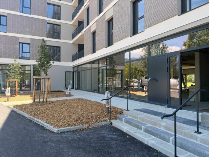 Commerce de 329m&sup2; à 1 264m&sup2; à la vente