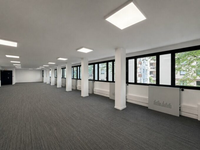 Bureau de 157m&sup2; à 682m&sup2; à la location