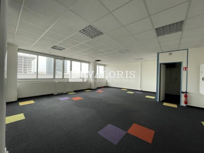 Bureau de 232m&sup2; à 1 095m&sup2; à la location