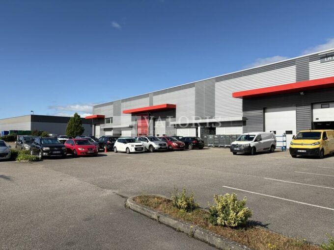 Local d'activit&eacute;s de 406m&sup2; à 3 945m&sup2; à la location