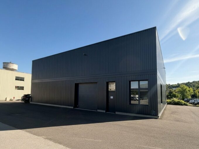 Local d'activit&eacute;s de 145m&sup2; à 777m&sup2; à la location