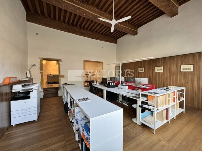 Bureau de 129m&sup2; à la location