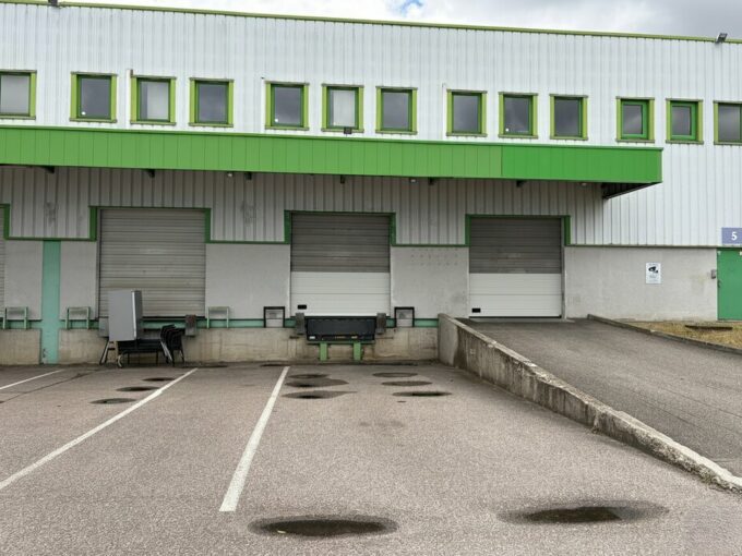 Local d'activit&eacute;s de 1 095m&sup2; à 2 208m&sup2; à la location